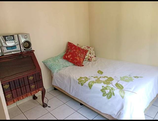 3 BEDROOM HOUSE FOR SALE IN CAVERSHAM GLEN